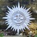 Plaque suspendue avec soleil rayonnant en résine pour le jardin