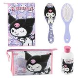CERDÁ LIFE'S LITTLE MOMENTS Kuromi Verzorgingsset Meisjes - Toilettas met Handdoek Haarborstel en Flesje - Officieel Gelicenseerd