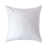 Homescapes Taie d'oreiller à rayures satinées en coton 60x60 cm – Blanc – 100% Coton Égyptien – Densité de fils 330