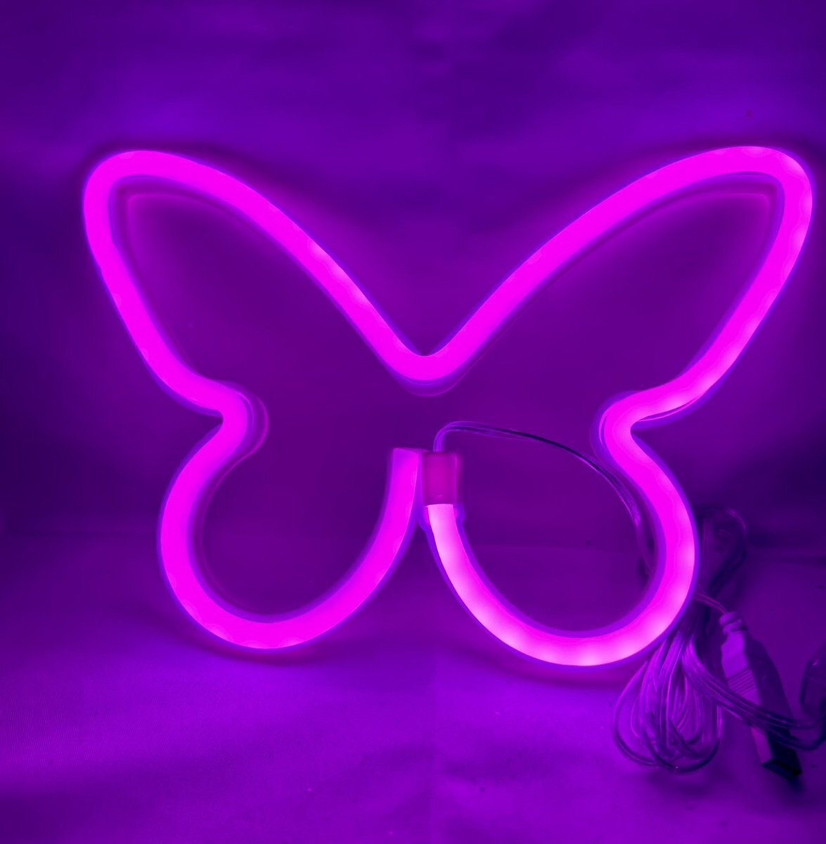 Impuls LED Vlinder met neonlicht - roze neon licht - Op Batterijen en USB - hoogte 22.5 x 16 x 2 cm - Wandlamp - Sfeerlamp - Decoratieve verlichting - Woonaccessoires