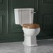 Hudson Reed Richmond Duoblok Toilet Klassiek Inclusief Eiken Toiletzitting en Spoelhendel/Scharnieren Toiletzitting in Satijn Koper