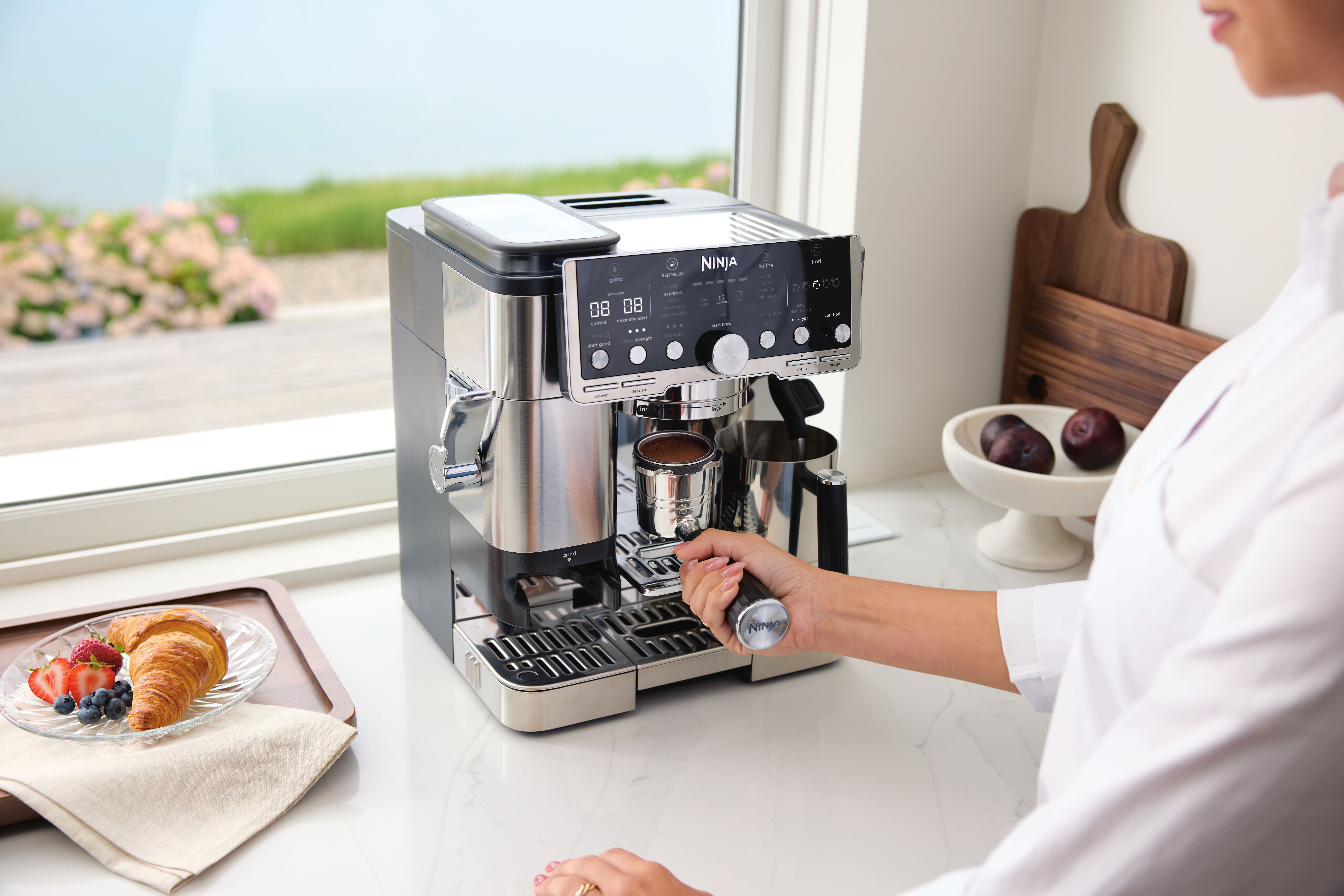 Ninja ES701EU Luxe Café Pro Espresso Machine - Semi-Automatic - 2L - Black/Stainless Steel