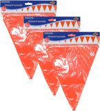 Oranje Shoppartners Bv Oranje vlaggenlijn - 3x - slinger - 350 cm - plastic - binnen en buiten - 12 vlaggetjes - Koningsdag/Holland