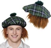 Boland Carnaval hoed/baret in Schotse ruit - 2x stuks - groen - polyester - heren - met haar