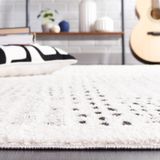 Safavieh Bohemian Indoor Hand Tufted Abstract Collection, ABT340, in Ivory / Charcoal, 60 X 91 cm
