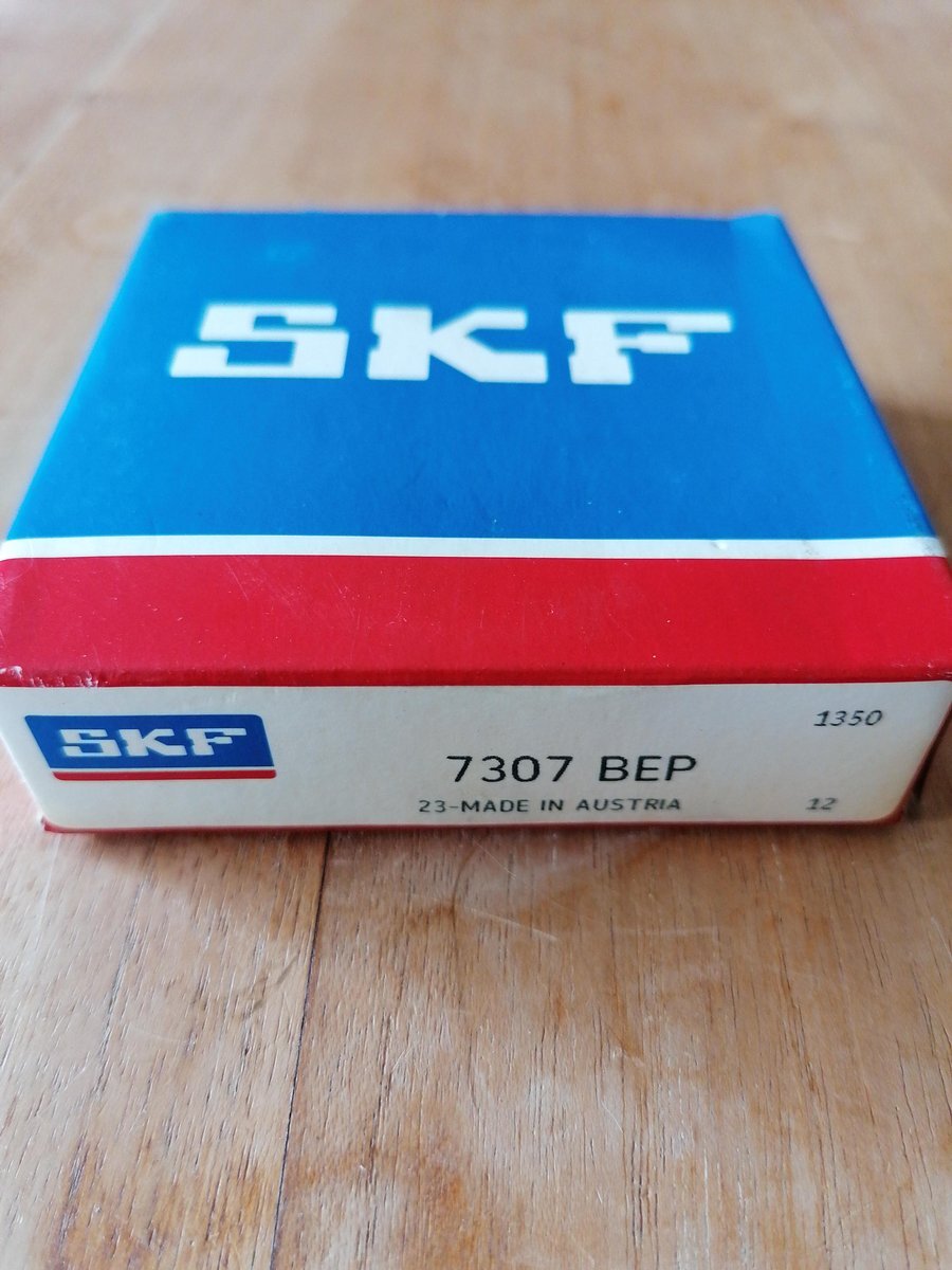 S.K.F. Hoekcontactkogellager 7307 BEP As diameter: 35 mm Buiten diameter: 80 mm Dikte: 21 mm