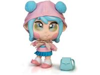 Trotties Mia, Tokio Trottie pop, reizigerpoppen uit de cartoonserie, met accessoires zoals tas en kaart, cadeau voor meisjes en jongens vanaf 3 jaar, Famosa (TFT01000)
