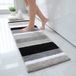 Homaxy Tapis de bain antidérapant, tapis de bain en microfibre à poils profonds et doux, tapis de bain absorbant, tapis de bain lavable – 40 x 120 cm, noir/gris
