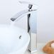 Unyqoos® Moderne badkamerkraan met watervaluitloop en verchroomd ontwerp