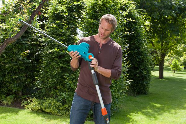 GARDENA THS 500/48 Telescopic Hedge Trimmer - 48cm Blade - 500W
