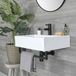 Hudson Reed Sandford Lavabo suspendu moderne rectangulaire – Blanc – 60 x 42 cm – avec porte-serviettes noir