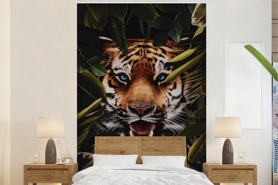 Nr1Wallpaper Behang - Fotobehang Tijger - Planten - Groen - Breedte 155 cm x hoogte 240 cm