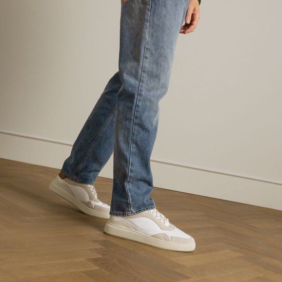 Manfield - Heren - Witte suède lage sneakers met beige details - Maat 42