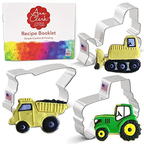 Ann Clark Cookie Cutters 3-delige Bouwvoertuigen / Machines Koekjesvormset met Receptenboek, Bulldozer, Vuilniswagen en Tractor