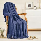 inhand Marineblauwe deken voor bank en bed, zachte woonkamer woondecoratie gebreide deken met kwastjes, outdoor lichtgewicht ademende zomerdeken, boerderij warm geweven decoratief, 127 x 152 cm