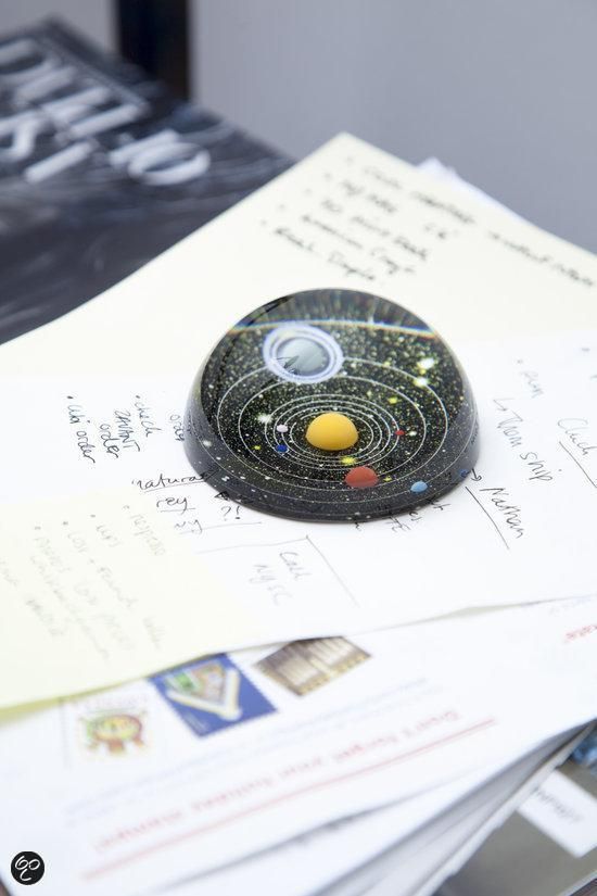 Kikkerland Planetarium paperweight - zwart