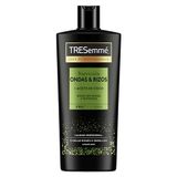 TRESemmé Botanique Shampoo zonder siliconen en kleurstoffen voedt droog of beschadigd haar met kokosolie en aloë vera, hydrateert en versterkt 685 ml