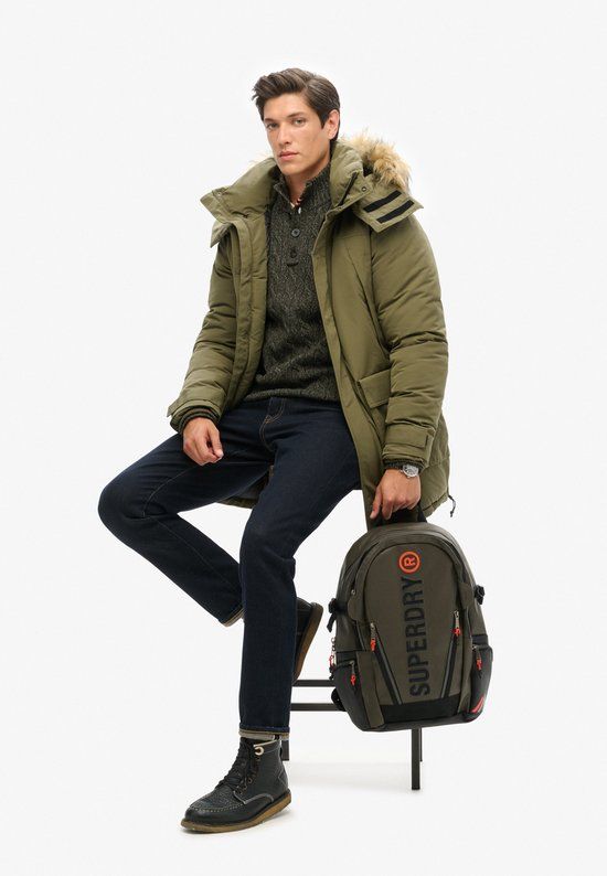 Superdry Tarp Rugzak met Borduurwerk - Unisex - 23L - Polypropyleen - Spatwaterdicht - Ritssluiting - Laptopvak (15.6 inch)