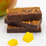 Brownies.nl Mango Passievrucht Brownie - 6 Brownies Per Post - Brievenbus Pakket - Brownie Box - Tropische Fruitsmaken - Lekker smeuïg - Cadeau - Fruit Brownie