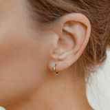 Hey Happiness Mini – Kleine Huggie Oorbellen – Dames Oorringen – 925 Zilver 18K Verguld – Ø12 mm - Goud