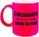 Bellatio Decorations Bol Cadeau mok neon roze/ colleagues like you are hard to find - Collega bedankt cadeau