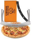 Les Plaisirs du Chef Pizzasnijder XL 35,5 cm RVS — Wiegemes / Mezzaluna met Dubbel Handvat — Extra Scherp Pizza Mes voor Grote Pizza's, Kruiden, Groenten & Taarten — Inclusief Beschermhoes