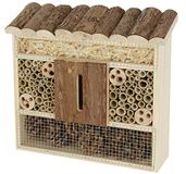 Kerbl Insectenwerend huis (afmetingen 29 x 8 x 28 cm, van natuurlijk hout, nest-/overwinteringshulp voor insecten, kamers met verschillende materialen, holle takken, houtspaanders enz.) 82987