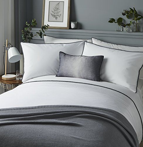 Serene - Pom Pom - Easy Care Dekbedovertrek Set | Tweepersoonsbed | Wit beddengoed met grijze pompons