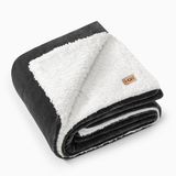 UGG 35988 Nita Warme omkeerbare dikke deken kamerinrichting luxe preppy pluizige gezellige pluche hypoallergene fleece comfortabele machine wasbare plaid voor bank en bed, 127 x 187 cm, houtskool