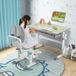 Bureau ergonomique réglable pour enfants avec un plateau inclinable