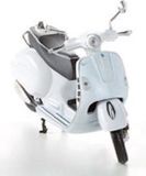 New-Ray Vespa schaalmodel oldtimer 1978 P200E scooter 1:12