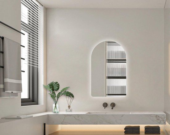 Adema Curve Badkamer Spiegel - 50x80cm - Asymmetrisch - LED - Zilver