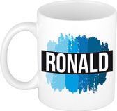 Bellatio Decorations Ronald naam cadeau koffie mok - beker - met blauw verfstrepen - Cadeau collega - vaderdag - verjaardag - meester - coach - 300 ml - wit