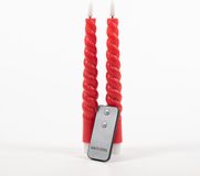 Anna's Collection LED dinerkaarsen swirl - rood - 2x st - 23 cm