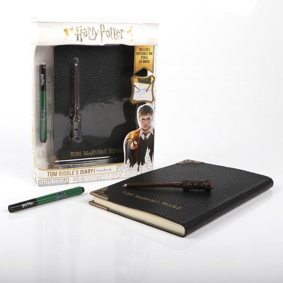 Wow! Wizarding World - Harry Potter - Tom Riddle's Diary - Notebook, Pen & Torch