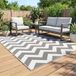 Tapis d'extérieur imperméable, design réversible, fibre plastique premium, gris clair et blanc, 121 x 182 cm, antidérapant, usage terrasse et balcon, lot unique