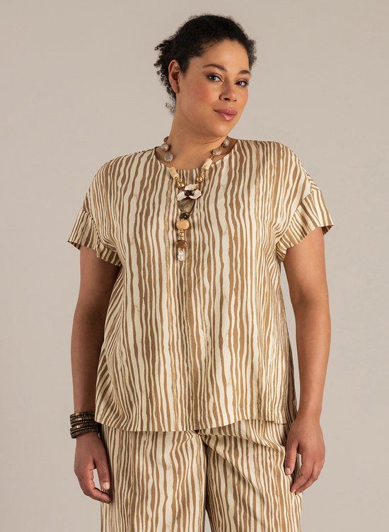 Yest Curve shirt Ushma Essential
