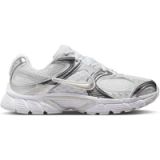 NIKE V5 Rnr Sneakers voor dames, Veelkleurig (Wit Metallic Zilver Mtlc Pla, 35.5 EU
