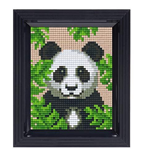 Pracht Creatives Hobby Pixel P31432 Mozaïek geschenkverpakking Panda, pixelafbeelding met frame, kinderlijk eenvoudig insteeksysteem, zonder strijken en lijmen, steentjes van biokunststof