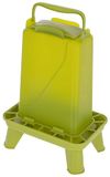Kerbl Hobbyfarming Voerautomaat met Voetjes, 5,5 l, groen, 19,5 x 28,5 x 39,5 cm