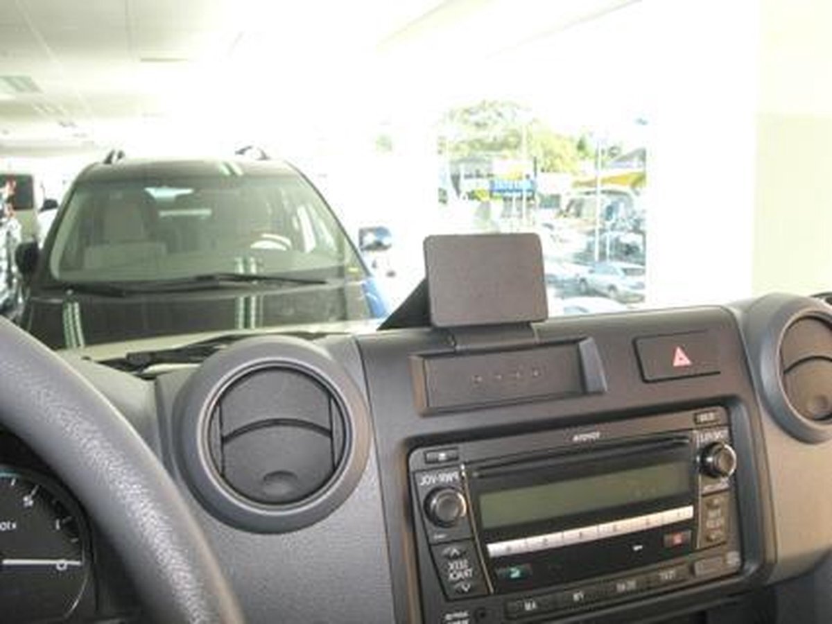 Brodit ProClip Toyota LandCruiser 70 2008-Center mount