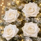 Decoris Kerst bloemen - op clip - 4x st - wit - 8 cm - kunststof - glitters - kerstversiering