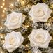 Decoris Kerst bloemen - op clip - 4x st - wit - 8 cm - kunststof - glitters - kerstversiering