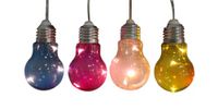 Kleurrijke lichtketting, geschikt voor binnen en buiten, ideaal voor feestelijke decoraties en evenementen.
