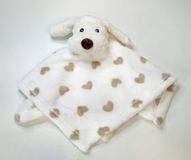 Unique Living Knuffeldoek Hond – Baby Knuffeldoekje – Zacht Wit met Beige Hartje – Kraamcadeau Baby – Knuffelvriendje