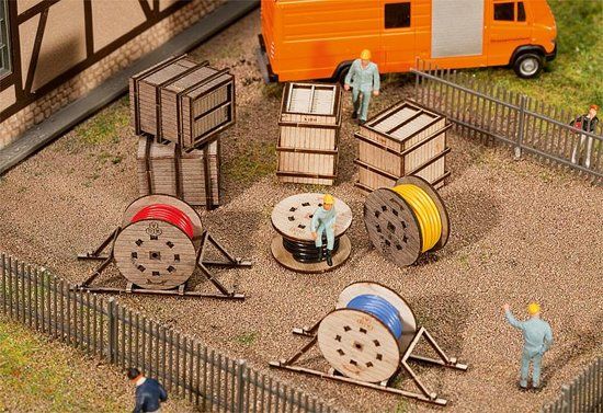 FALLER - Transportkisten en grote kabelrollen (180617)
