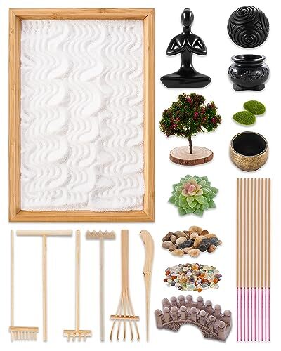 Abode Zen Zen Garden Kit - Mini Japanse zandtuin voor desktop met bamboe dienblad - inclusief harken, yoga-standbeeld, brug, zandbal, stenen, kristallen en meer