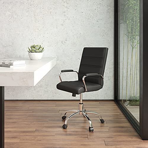 Flash Furniture Zwarte LeatherSoft draaibare directiebureaustoel met middelhoge rugleuning, verchroomd onderstel en armleuningen