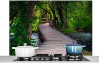 KitchenYeah Spatscherm keuken 120x80 cm - Kookplaat achterwand Bos - Natuur - Brug - Muurbeschermer - Spatwand fornuis - Hoogwaardig aluminium