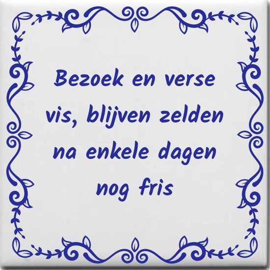 Ontwerpjezo.nl Spreuktegel Bezoek en verse vis blijven zelden na enkele dagen nog fris - blauw - keramiek